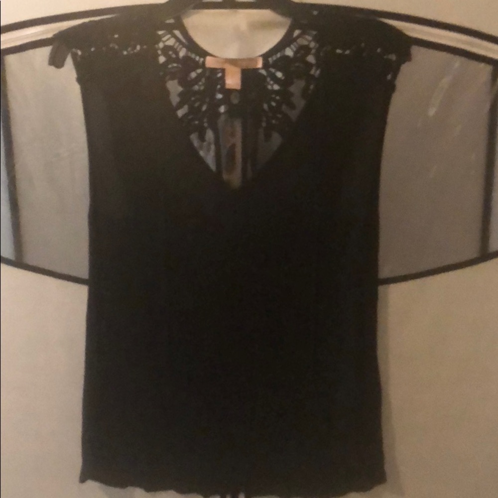 Black, flowy tank with lace and open-mesh back ❤️